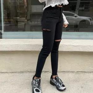 [하프클럽/]여자 편한 검정데님 허벅지컷팅 데님팬츠
