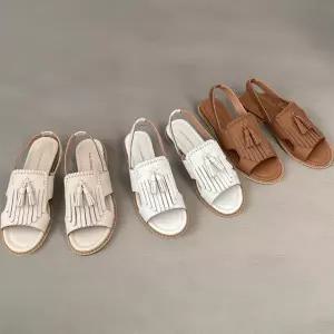 여성용 무지 디자인 슬링백 샌들 탄탄한 가죽 태슬 장식