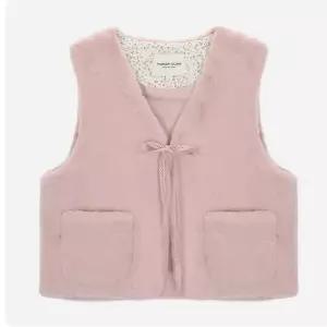 [써스데이아일랜드](T258MVT272W)소프트 퍼 베스트