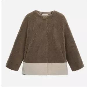 [써스데이아일랜드](T258MLT242W)밑단 배색 퍼 자켓