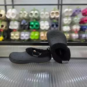 [크록스]미끄럼방지 포근한 털 슬립온 클래식 라인드 쇼티 211380-001/애플아울렛