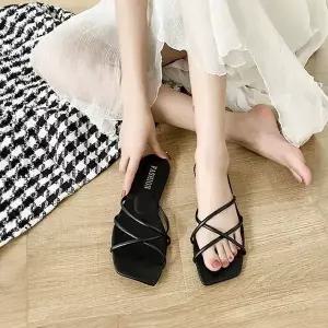 여성용 모던 슬리퍼 스퀘어 스트랩 크로스 슬림 디자인 여름 용품