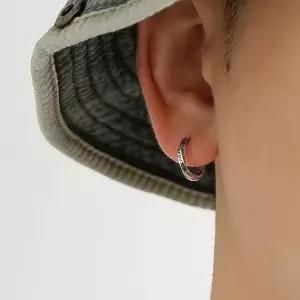 S925 실버 엔틱 패턴 각인 심플 원터치형 링귀걸이 한쌍 남녀공용 (WFK3G44)