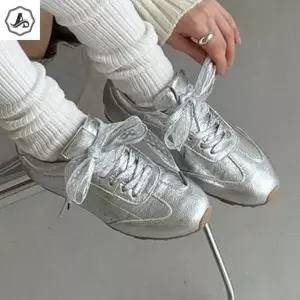 [애슬릿] 여성 스니커즈 운동화 리본 캐주얼 발 편한 데일리