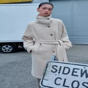 [케네스레이디](E332) 에디 하이넥 코트 (EWHCPL0104)