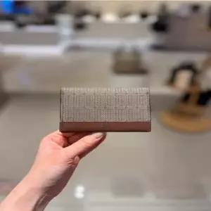 닥스핸드백 DBHO6E757W3 [헤링본PVC] 브라운 가죽콤비 명함지갑