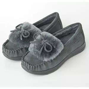 [롯데백화점]베어파우 [여성] CAROL 캐롤 4CM 소가죽 리본 방한 모카신 차콜 3999049QD-W
