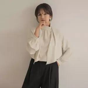 [66-110] 마텐 레글런 스카프 셔링 블라우스