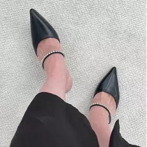 [하프클럽/]연말 모임 파티 룩 스틸레토 뮬 큐빅 스트랩 구두 힐