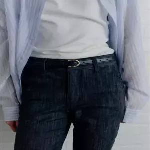 질스튜어트 핸드백 (JABE6E112BK) 20mm 블랙 골드버클 소가죽 슬림 여성벨트 JABE6E112