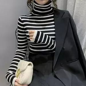 [하프클럽/]스트라이프 소매단추 골지 니트티 슬림핏 심플