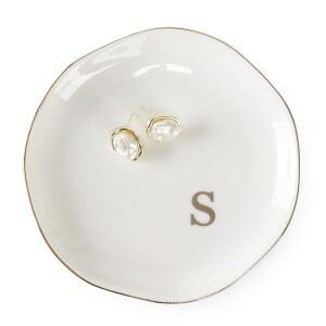 친구, 자매, 생일 크리스마스 선물 위한 S-모노그램 약혼 결혼 선물이 포함된 홈 스마일 이니셜 링 접시 주얼리 트레이, 세라믹 화이트