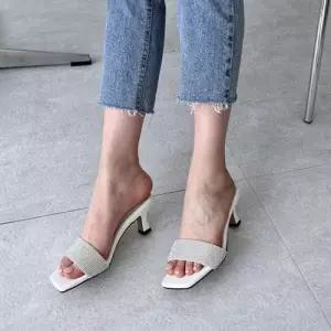 소가죽 스퀘어토 발등 비즈 슬리퍼힐 미들힐 5SS WFIQLPX