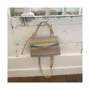 야무치 여자 데일리룩 가방 미니백 밀짚 스트라이프 숄더 겸 토트백 KUK5