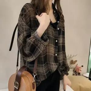 착용감이 부드럽고 쾌적한 시스루 퍼프소매 디자인 깔끔한 카라 캐주얼한 세미정장 여성 블라우스