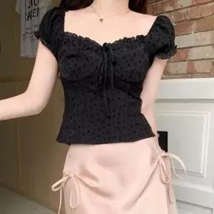 [다잇템] 여자 벌룬 슬림핏 폴리 하트네크 펀칭 블라우스_24094642_588872