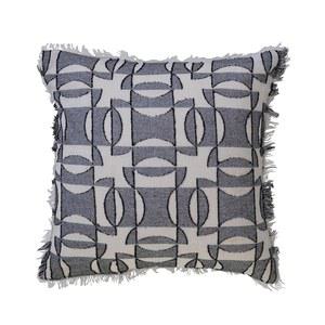 블루밍빌 18인치 정사각형 색상의 직조 챔브레이 블랙 패턴 프린지 베개 다양한 기하학적