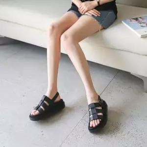 여성스트랩샌들 글래디 가죽 스트랩 토오픈 샌들 블랙 통굽 5cm