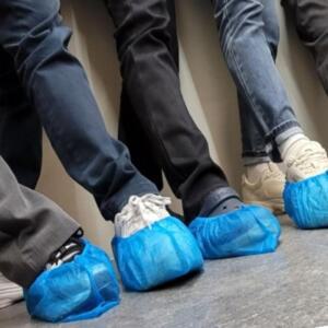 [2개구성] 100개 밴드형 운동화 싸개 덮개 비닐 일회용 부직포 신발 덧신 EWE6D10E