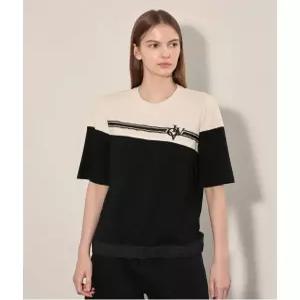 [올리비아로렌][비밀특가] 사선 배색 자수 티셔츠_VVCAS4F7361