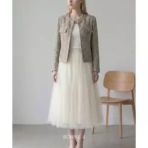 [하프클럽/] 오트밀 믹스 트위드 여리핏 라운드 노카라 금장 자켓 하객룩