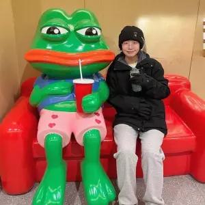 개구리 페페 조형물 포토존 사진 촬영 매장 카페 입구