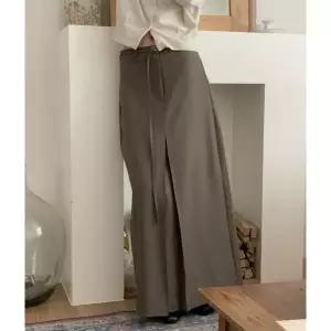 헤이즈 D링 벨트 롱스커트 트임 H라인 슬릿 맥시 스커트 간절기 출근 오피스룩