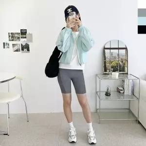 블레오 여자 투웨이 스트링 크롭 후드 바람막이 점퍼 DM25121830