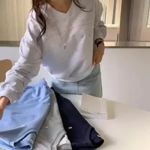 브이넥맨투맨 하늘색 봄긴팔티 라운드참 여자티