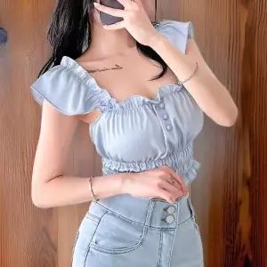 날개나시 배꼽 엠파이어 프릴민소매 크롭블라우스