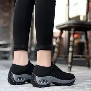 여성 931JAZ38 에어굽 발편한 니트 소재 워킹화 슬립온 블랙