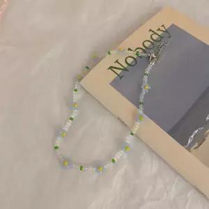 /신상오픈런 피기노 플라워 꽃 초커 반투명 네크리스 비즈