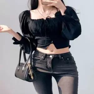 [하프클럽/]여성 2컬러 레이스 셔링 오프숄더 스모크 블라우스