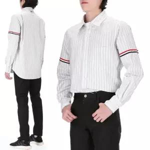 [톰브라운] 삼선 암밴드 MWL301O F0525 035 남성 스트라이프 긴팔 셔츠