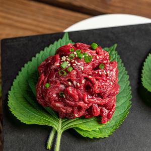 한우 암소 1+등급 육회 200g/300g(소스포함)