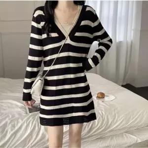 [오노마] ONM 원피스 펀칭 배색 단가라 메이비굿 니트원피스 (S11879227)