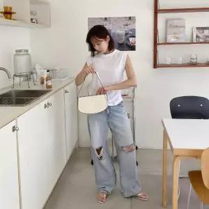 /신상오픈런 머슬핏 여자나시 스판민소매 일자어깨 흰나시