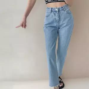 여성 컷팅 세미배기 청바지 연청색 뒷절개 비스판 여름용