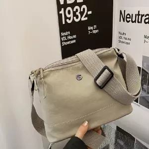 멀티포켓 크로스백 4포켓 슬림 손가방 패턴 디자인 지퍼스트랩