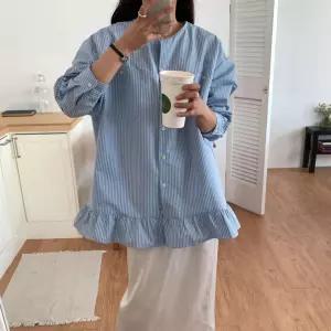 여자 러블리 스트라이프 박시 프릴 포켓 노카라 셔츠