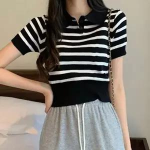 스트라이프 여름 추천 패턴 크롭 꾸안꾸 기장 카라 반 (KYR-WFH40MJ)