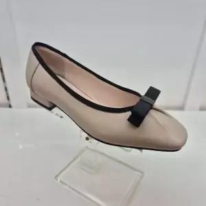 [ELCANTO]엘칸토 HC11 양가죽 여성화 스퀘어토 리본 플랫 E1M1U42V625 (S44496454)