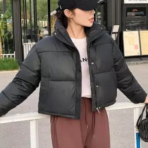 데일리미니멀 블랙 여성 루즈핏 하이넥 포근 겨울 숏패딩점퍼