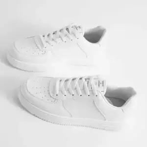 데일리 베이직 흰색 단화 스타일 키높이 운동화 커플 (WFKC7OL)