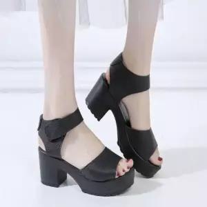 [하프클럽/]스트랩 2컬러 추천 발편한 패션 꾸안꾸 통굽샌들 통굽