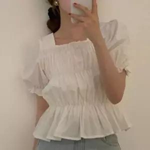 [하프클럽/]여대생 한강 나들이 스퀘어넥 반팔 3단 주름 블라우스