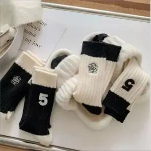 (선택 4종1세트)여성 도톰한 자수 포인트 배색 양말 중목 긴양말 4켤레