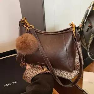 오피스룩 여사친 만두 숄더백 대용량 슬림핏 가방 OP5