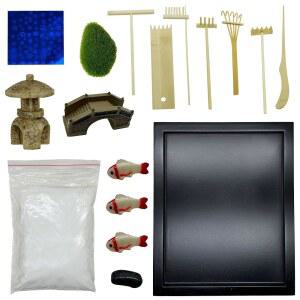 Woohome 젠 가든 키트 - 21.5 x 17.5cm 일본 DIY 미니 락 정원 명상 장식품 풍경 모래 테이블 레진 장식 7개의 수제 대나무 도구 포함