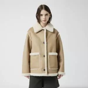 [롯데백화점]씨씨콜렉트 페이크 레더 하프 무스탕 C254PSJ613